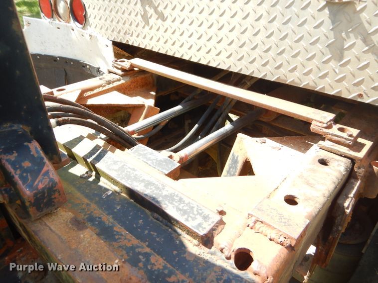 image for item ED9393 1993 Ford L9000 toter truck