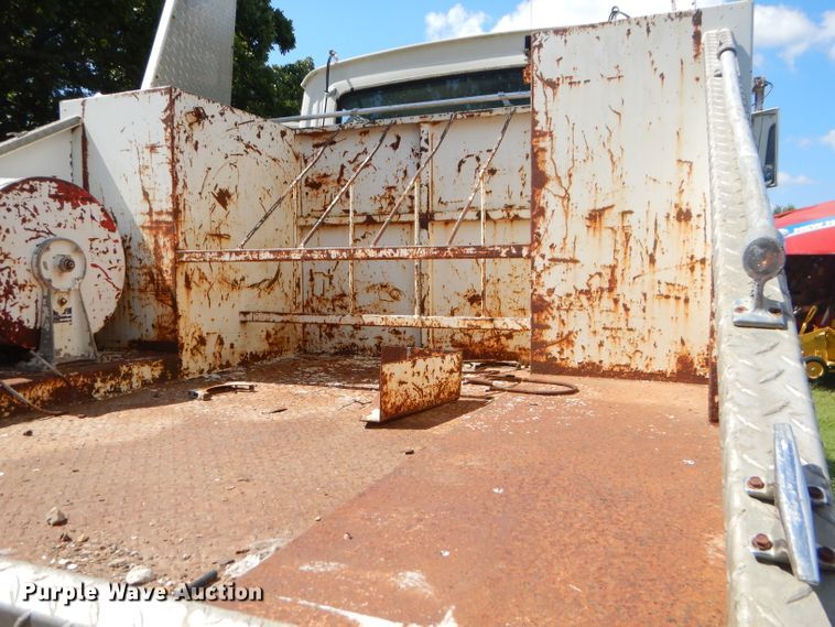 image for item ED9393 1993 Ford L9000 toter truck