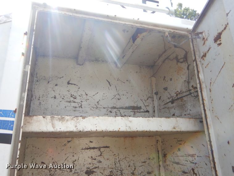 image for item ED9393 1993 Ford L9000 toter truck