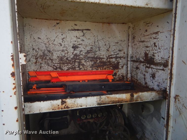 image for item ED9393 1993 Ford L9000 toter truck