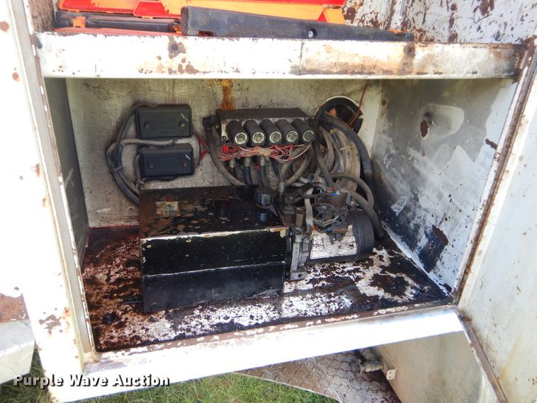 image for item ED9393 1993 Ford L9000 toter truck