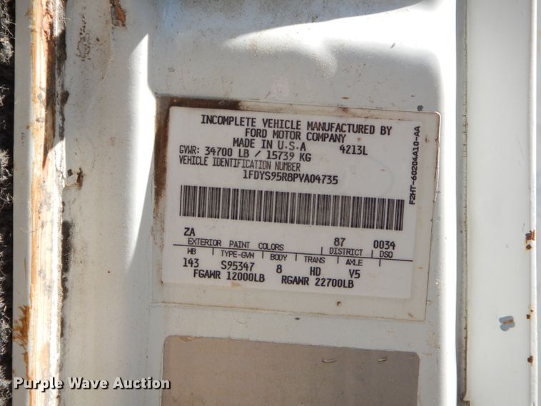 image for item ED9393 1993 Ford L9000 toter truck