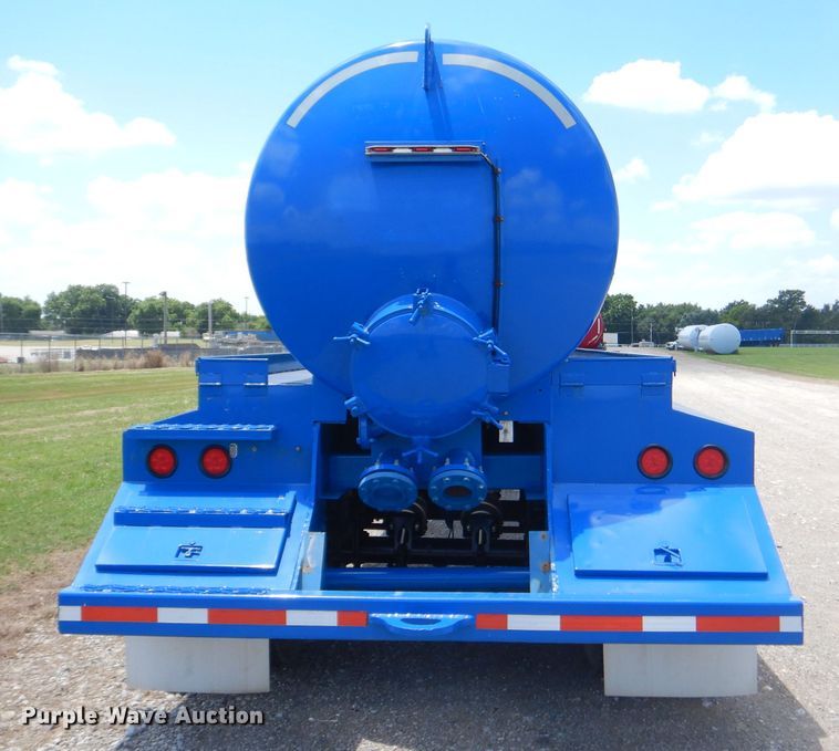 image for item ED9413 2007 Tank trailer