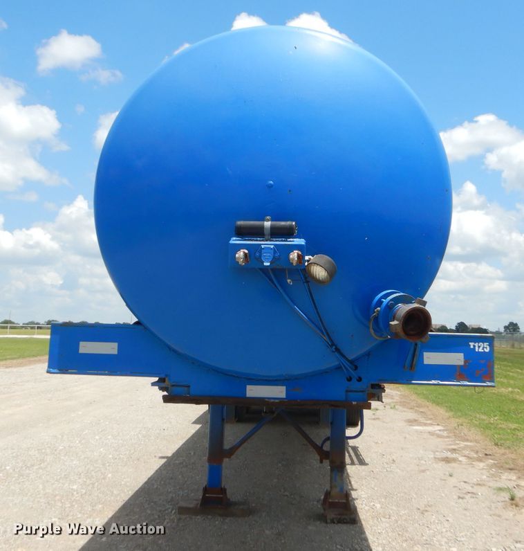 image for item ED9415 2008 Frontier tank trailer