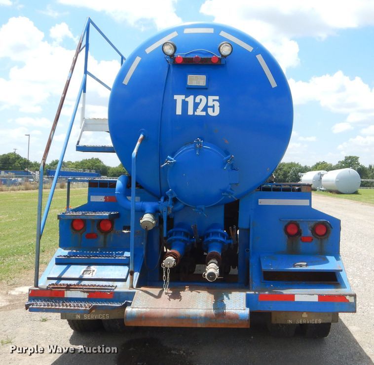 image for item ED9415 2008 Frontier tank trailer