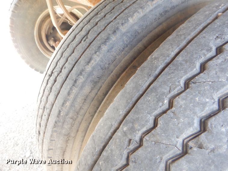 image for item ED9415 2008 Frontier tank trailer