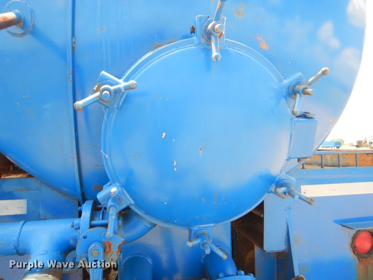 image for item ED9415 2008 Frontier tank trailer