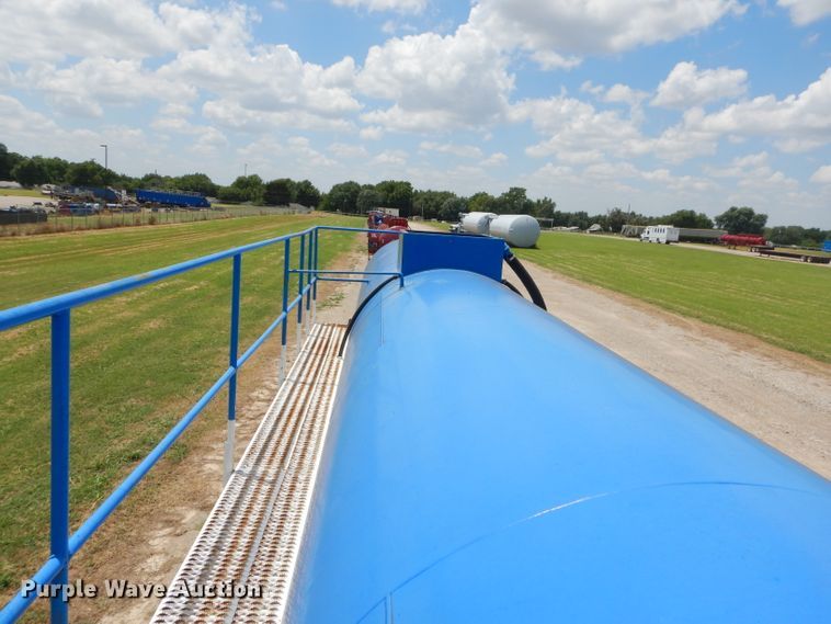 image for item ED9415 2008 Frontier tank trailer