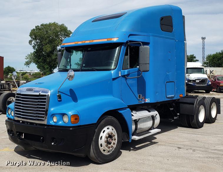 image for item ET9754 2006 Freightliner semi  truck