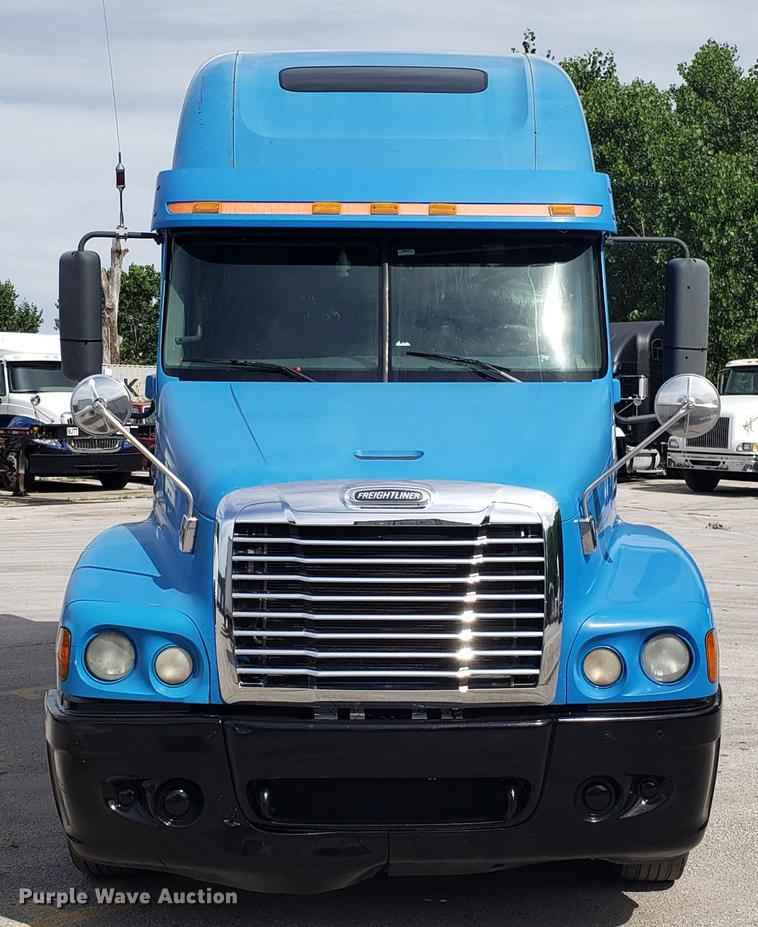 image for item ET9754 2006 Freightliner semi  truck