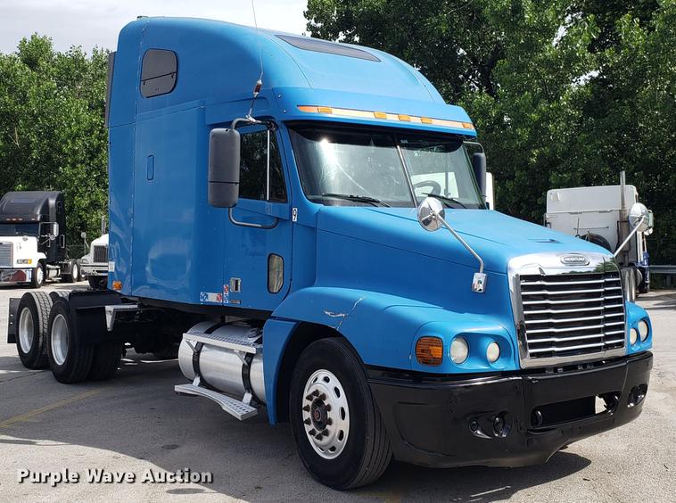 image for item ET9754 2006 Freightliner semi  truck