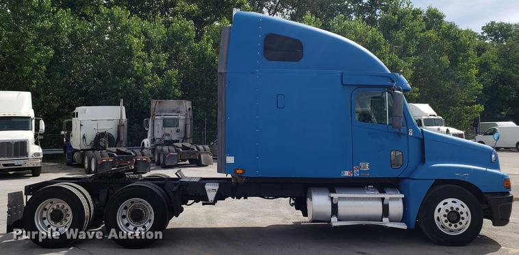 image for item ET9754 2006 Freightliner semi  truck