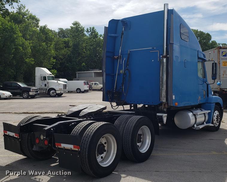 image for item ET9754 2006 Freightliner semi  truck