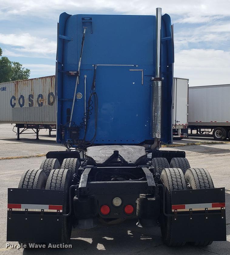 image for item ET9754 2006 Freightliner semi  truck