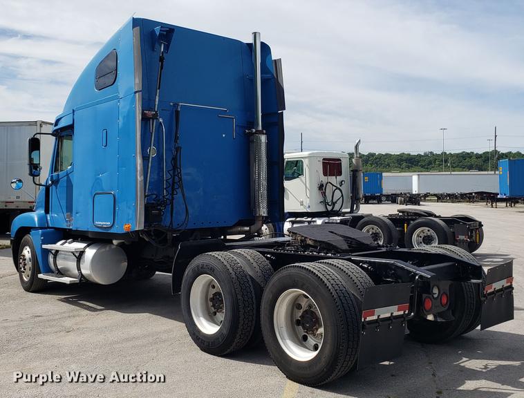 image for item ET9754 2006 Freightliner semi  truck