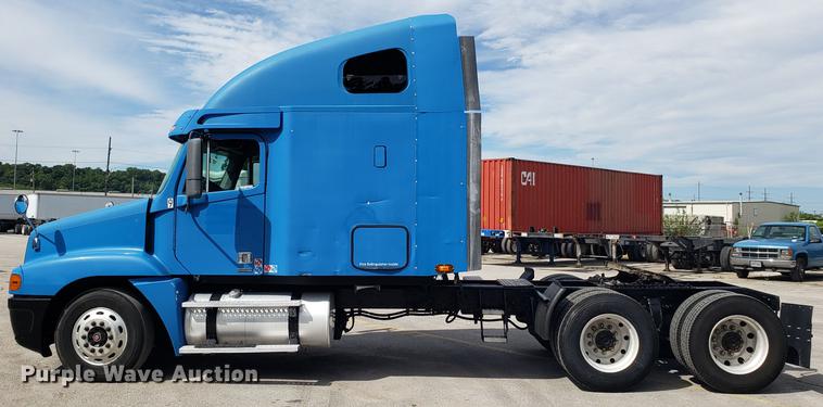 image for item ET9754 2006 Freightliner semi  truck