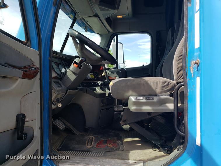 image for item ET9754 2006 Freightliner semi  truck