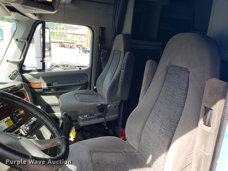 image for item ET9754 2006 Freightliner semi  truck