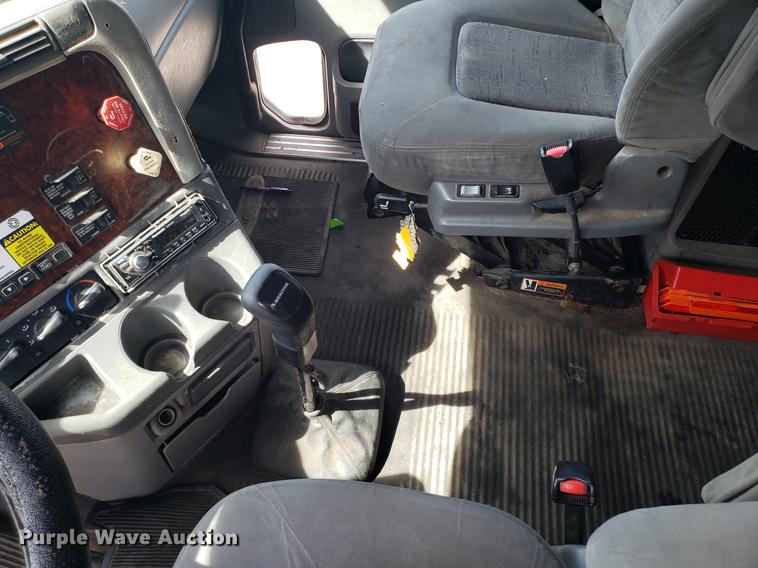 image for item ET9754 2006 Freightliner semi  truck