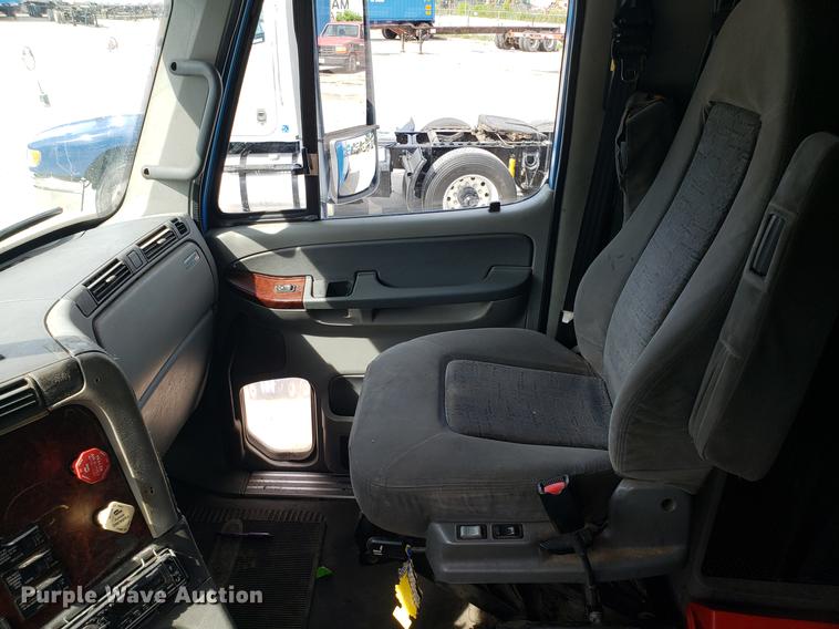 image for item ET9754 2006 Freightliner semi  truck