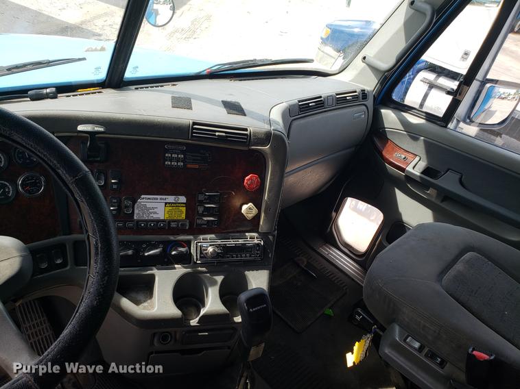 image for item ET9754 2006 Freightliner semi  truck