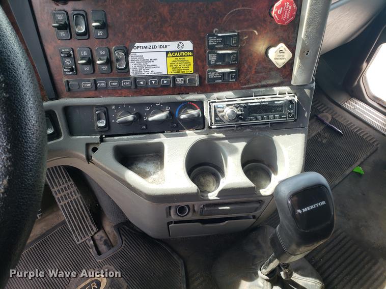 image for item ET9754 2006 Freightliner semi  truck