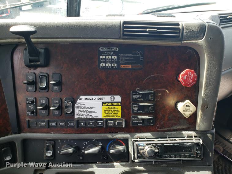 image for item ET9754 2006 Freightliner semi  truck