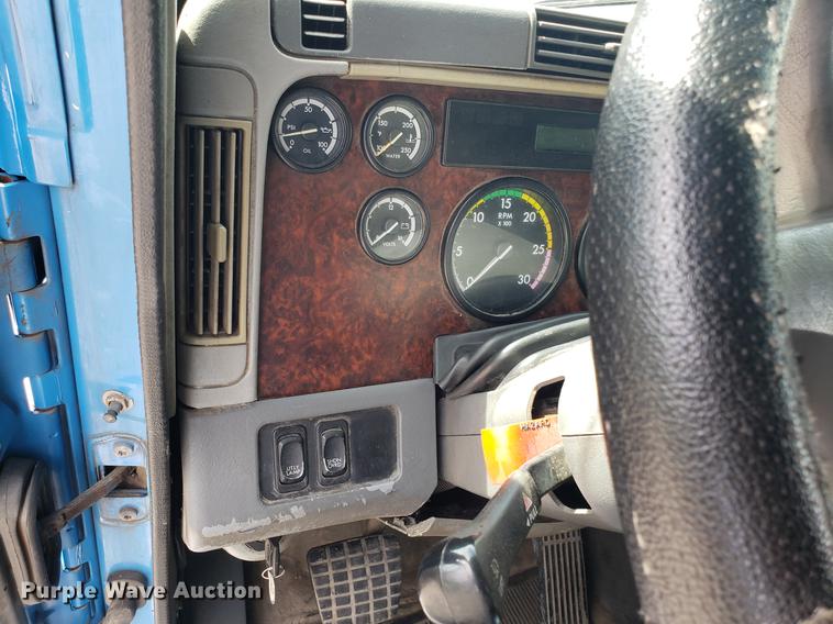 image for item ET9754 2006 Freightliner semi  truck