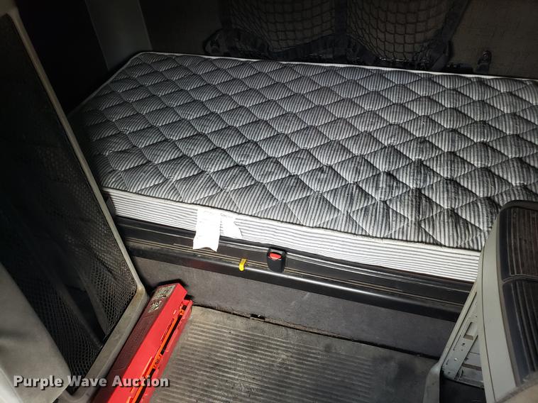 image for item ET9754 2006 Freightliner semi  truck