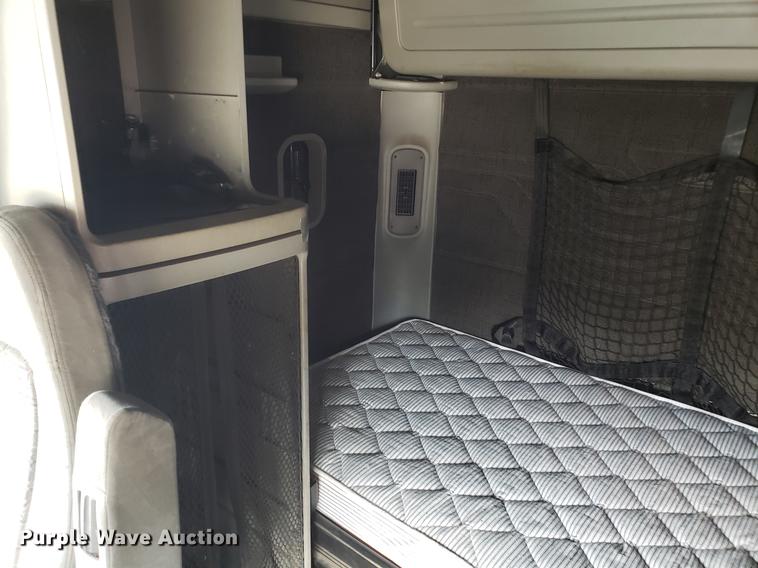 image for item ET9754 2006 Freightliner semi  truck