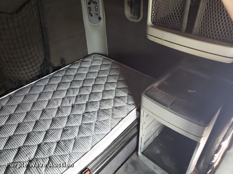 image for item ET9754 2006 Freightliner semi  truck