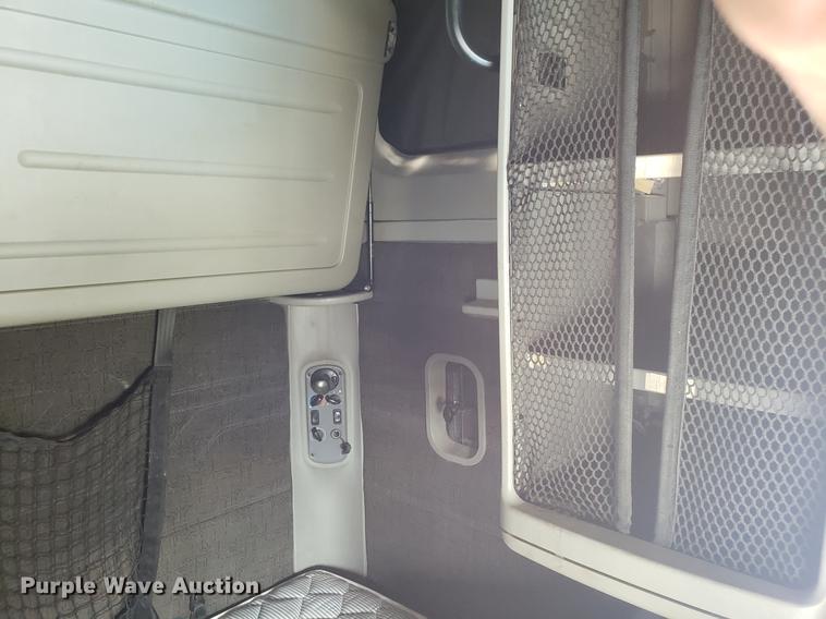 image for item ET9754 2006 Freightliner semi  truck