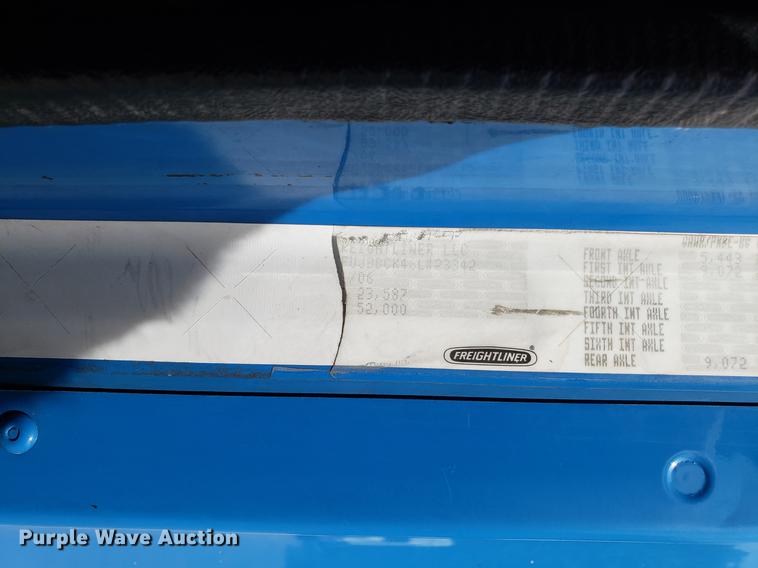 image for item ET9754 2006 Freightliner semi  truck