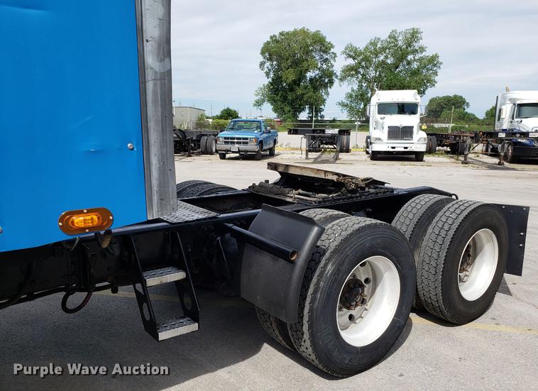 image for item ET9754 2006 Freightliner semi  truck