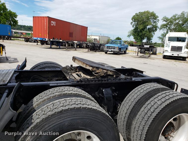 image for item ET9754 2006 Freightliner semi  truck