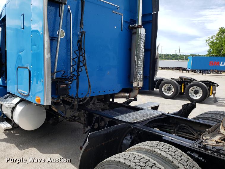 image for item ET9754 2006 Freightliner semi  truck