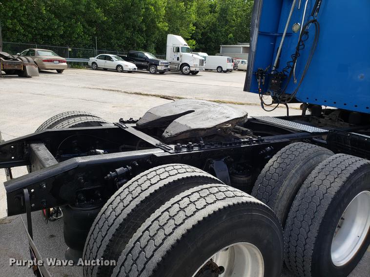 image for item ET9754 2006 Freightliner semi  truck