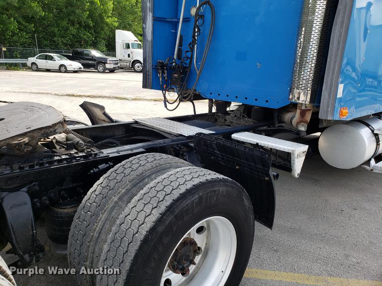 image for item ET9754 2006 Freightliner semi  truck