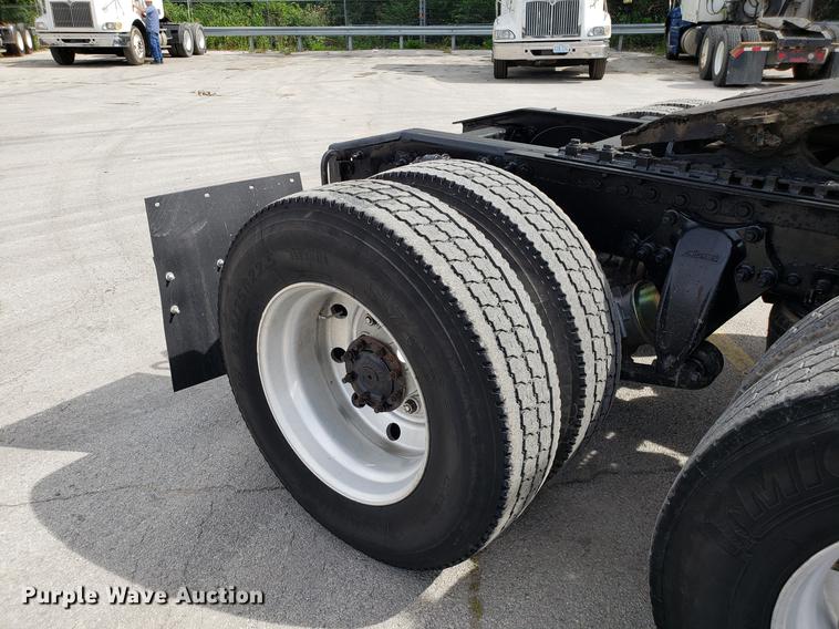 image for item ET9754 2006 Freightliner semi  truck