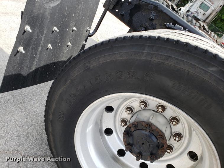 image for item ET9754 2006 Freightliner semi  truck