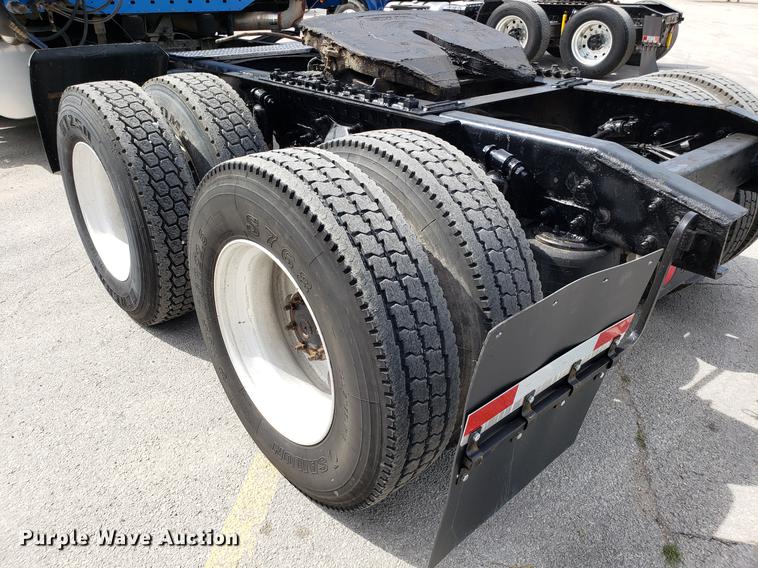 image for item ET9754 2006 Freightliner semi  truck