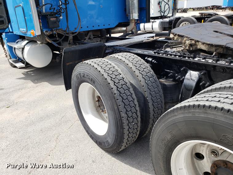 image for item ET9754 2006 Freightliner semi  truck