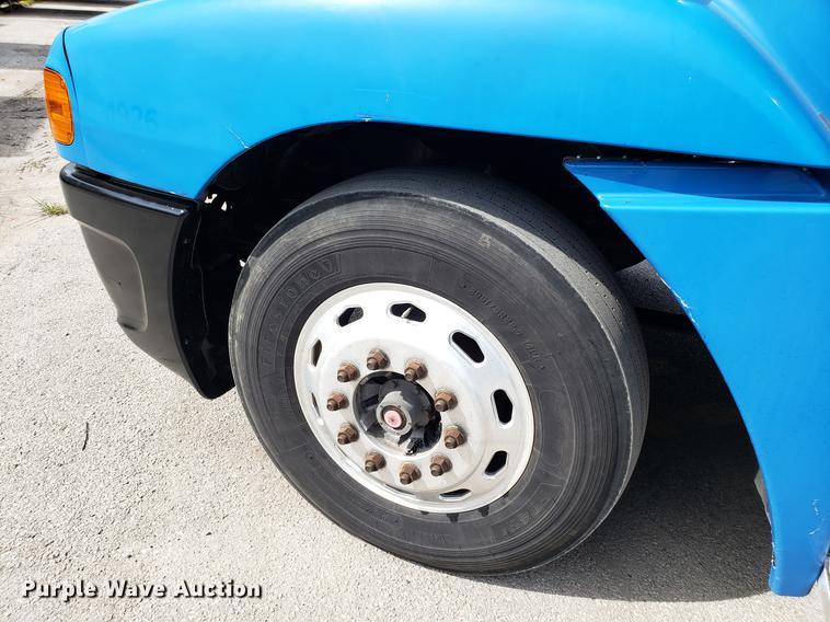 image for item ET9754 2006 Freightliner semi  truck