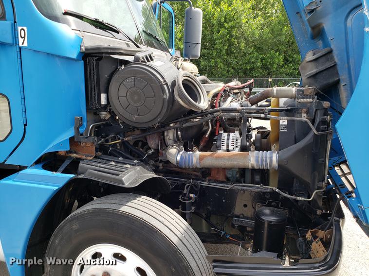 image for item ET9754 2006 Freightliner semi  truck