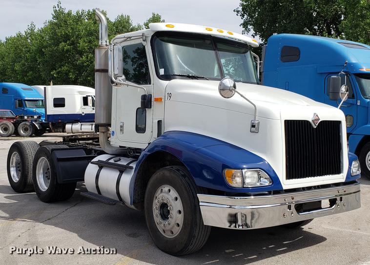 image for item ET9755 2002 International 9100i semi truck