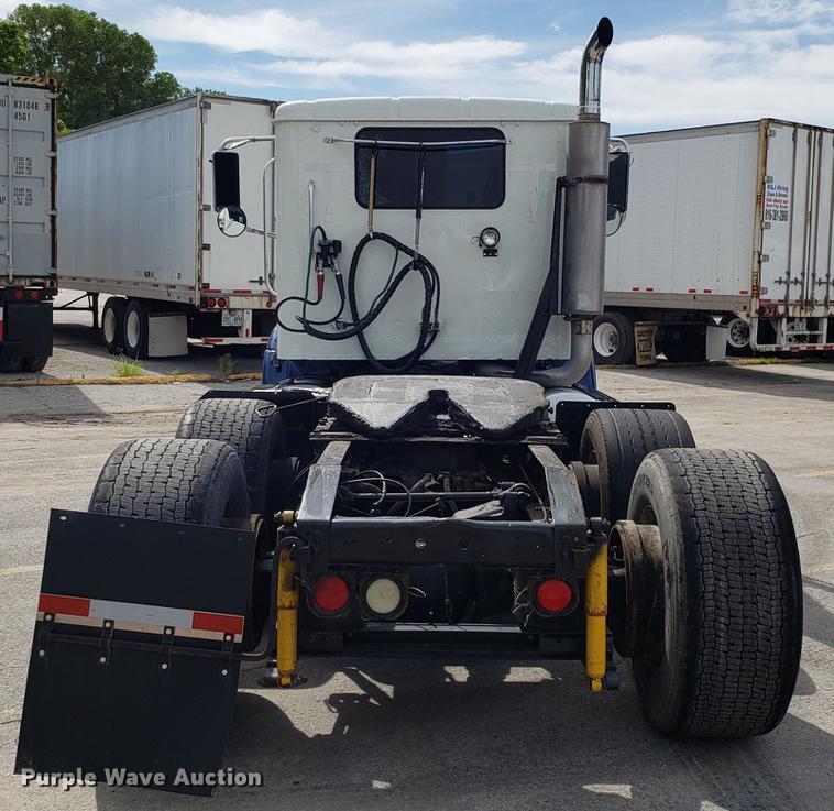 image for item ET9755 2002 International 9100i semi truck