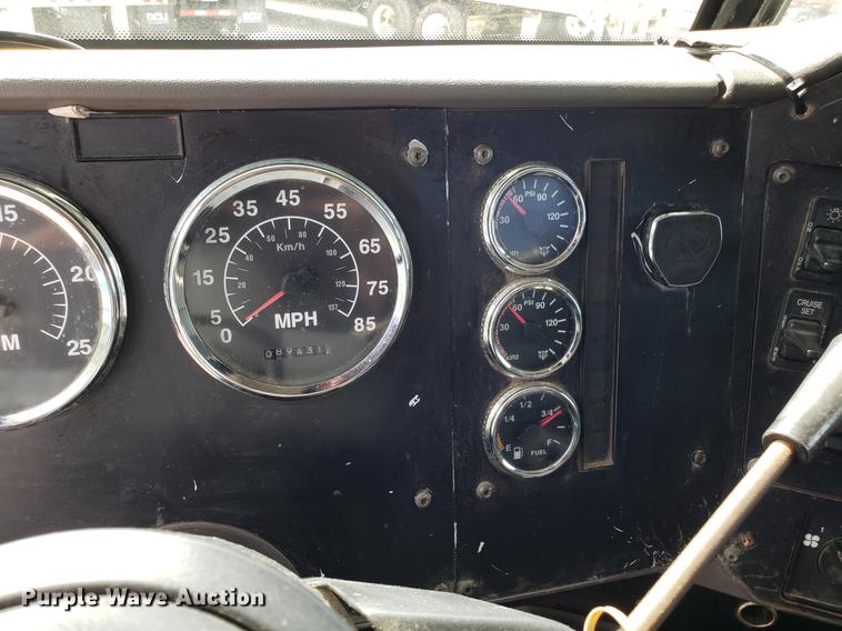 image for item ET9755 2002 International 9100i semi truck