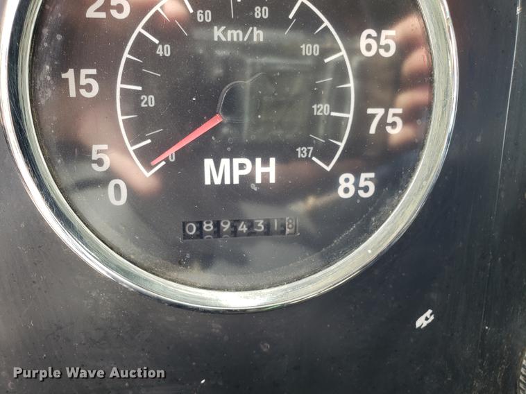 image for item ET9755 2002 International 9100i semi truck