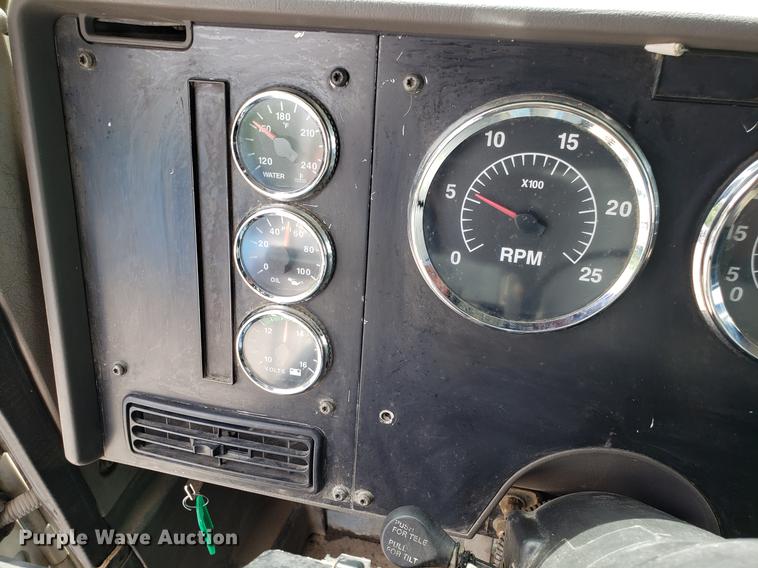 image for item ET9755 2002 International 9100i semi truck