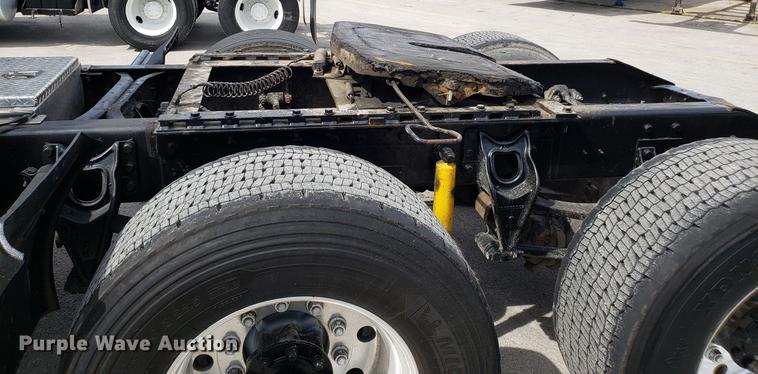 image for item ET9755 2002 International 9100i semi truck